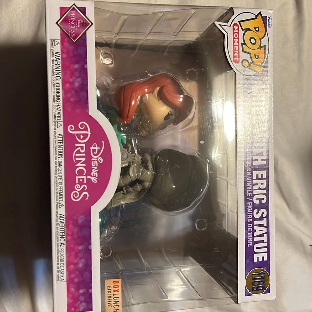 FUNKO POP MOMENT Disney Princess ARIEL WITH ERIC STATUE
